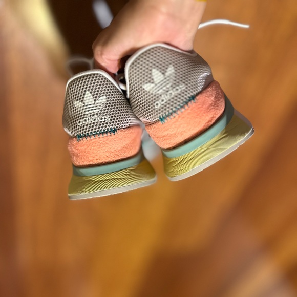 Adidas sports sneakers. - Picture 8 of 8